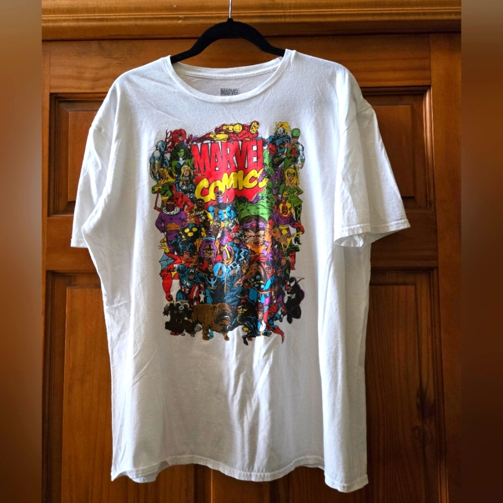 Marvel Comics White T-Shirt with Colorful Superheroes XL UNISEX